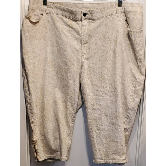 CATHERINES Tan & White Lace & Floral Pattern Capri Jean High Rise Plus Size 28W - Picture 1 of 7